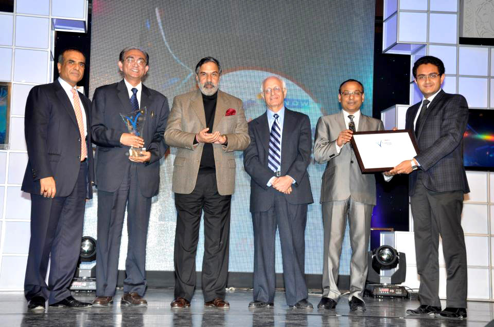 Mr. Tapas Chatterjee receiving the SME of the year 2012 Mr. Tapas Chatterjee receiving the SME of the year 2012